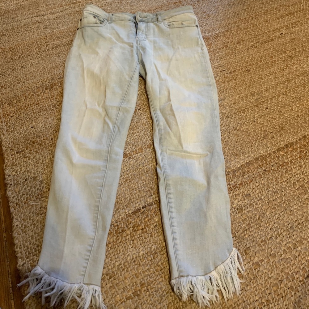 Light washed fringe jeans